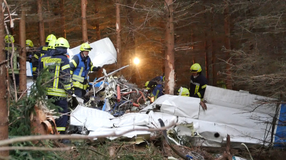 Almanya'da küçük uçak düştü: 1 ölü
