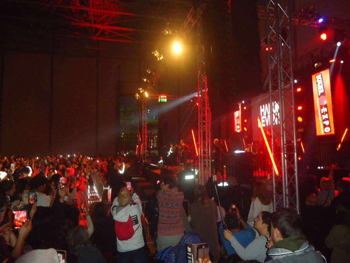 HALUK LEVENT DÜSSELDORF’DA KONSER VERDİ