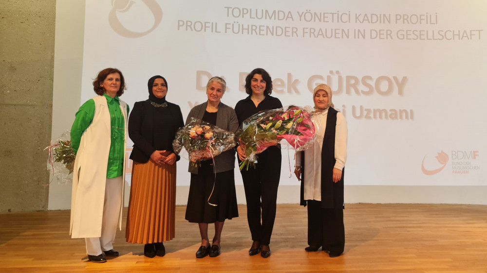 İlk kadın yapay kalp nakli uzmanı Dr. Dilek Gürsoy DİTİB'de kadınlarla buluştu